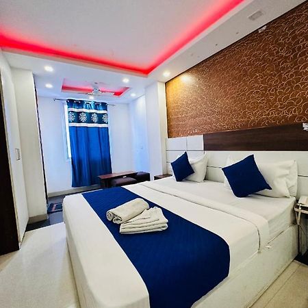 Palm Majestic At Airport Hotel Nueva Delhi Exterior foto