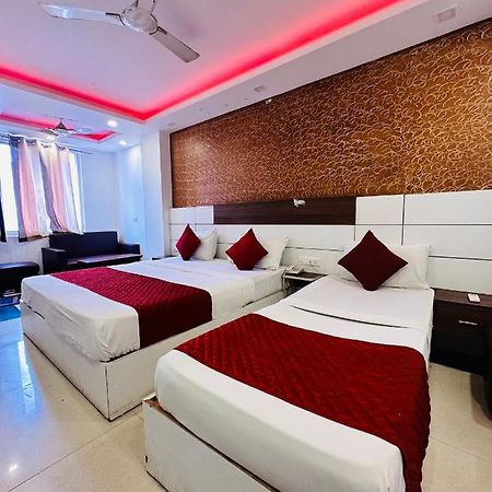 Palm Majestic At Airport Hotel Nueva Delhi Exterior foto