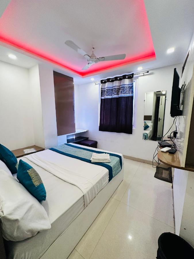 Palm Majestic At Airport Hotel Nueva Delhi Exterior foto