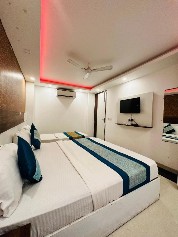 Palm Majestic At Airport Hotel Nueva Delhi Exterior foto