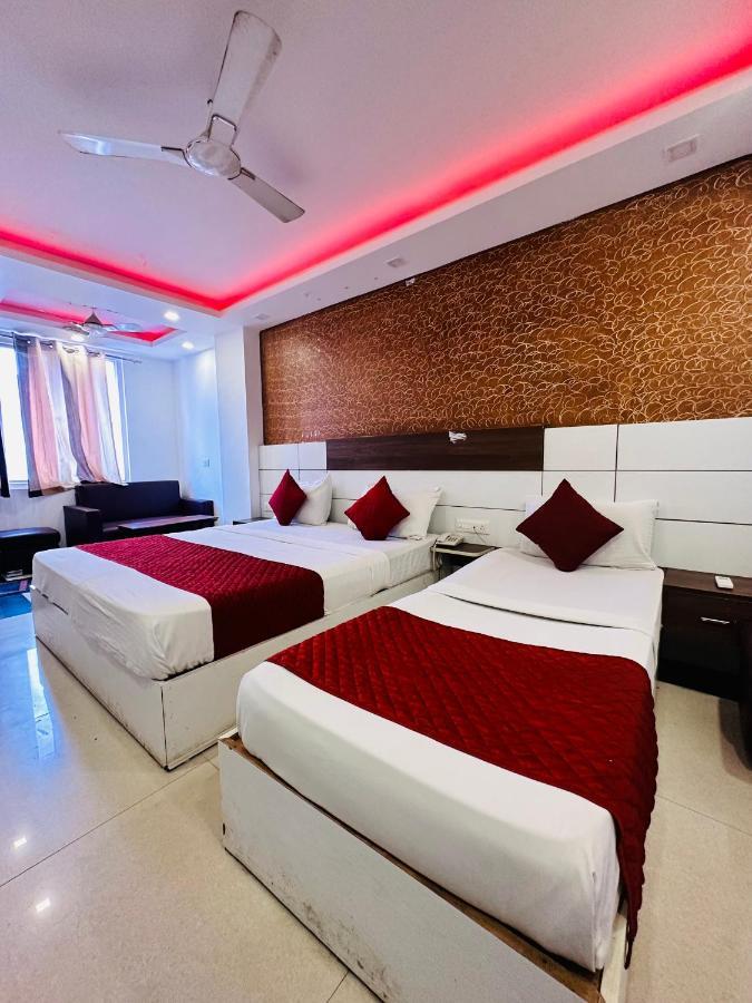 Palm Majestic At Airport Hotel Nueva Delhi Exterior foto