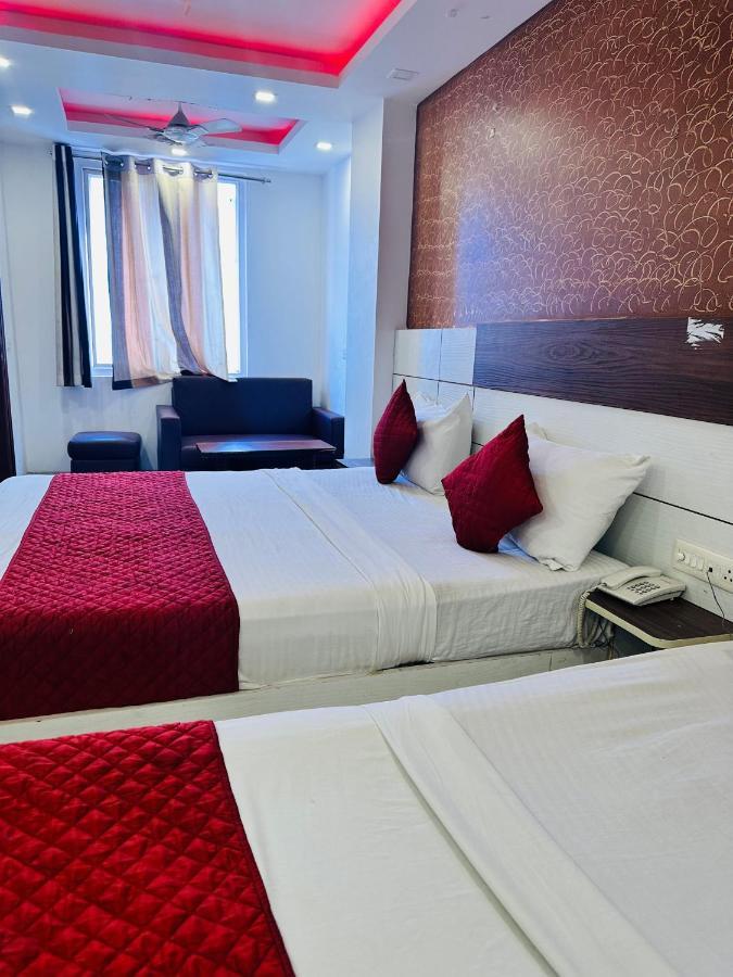 Palm Majestic At Airport Hotel Nueva Delhi Exterior foto