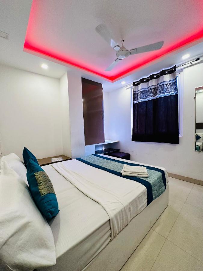 Palm Majestic At Airport Hotel Nueva Delhi Exterior foto