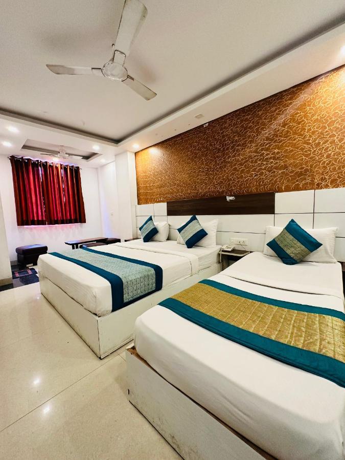 Palm Majestic At Airport Hotel Nueva Delhi Exterior foto
