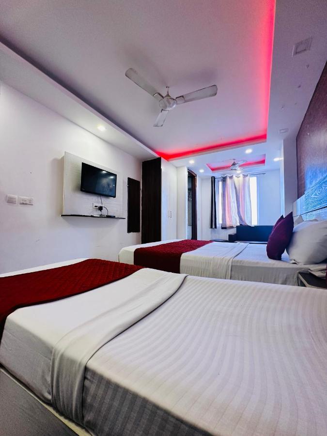 Palm Majestic At Airport Hotel Nueva Delhi Exterior foto