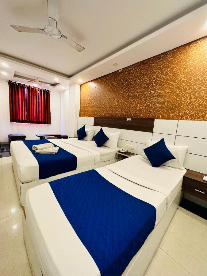 Palm Majestic At Airport Hotel Nueva Delhi Exterior foto