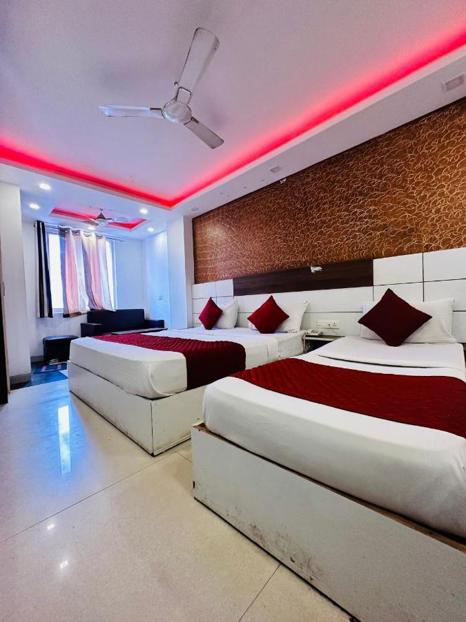 Palm Majestic At Airport Hotel Nueva Delhi Exterior foto
