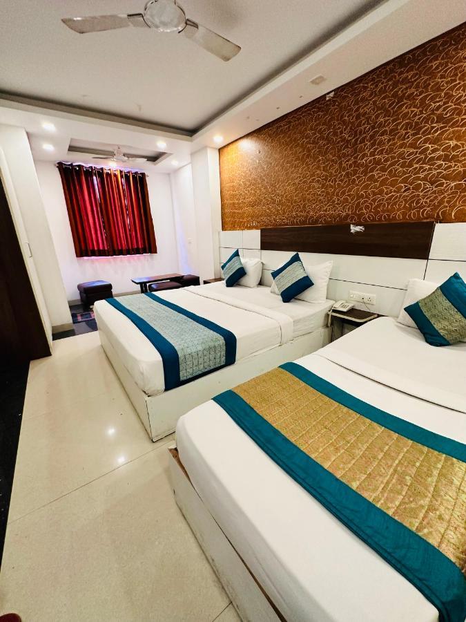 Palm Majestic At Airport Hotel Nueva Delhi Exterior foto