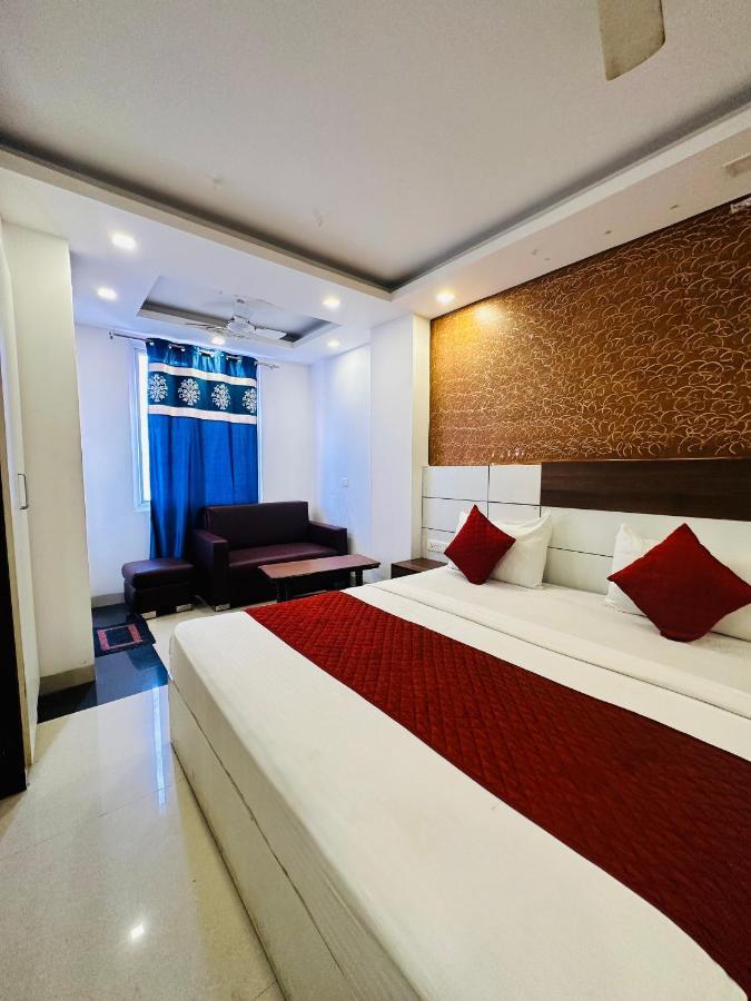 Palm Majestic At Airport Hotel Nueva Delhi Exterior foto