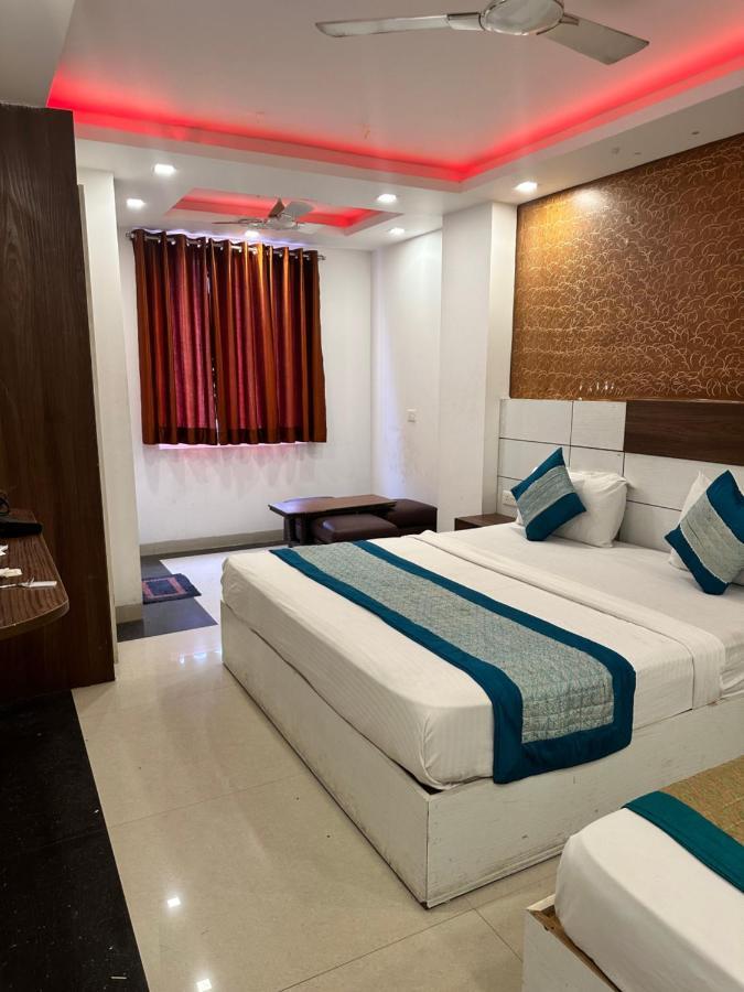Palm Majestic At Airport Hotel Nueva Delhi Exterior foto