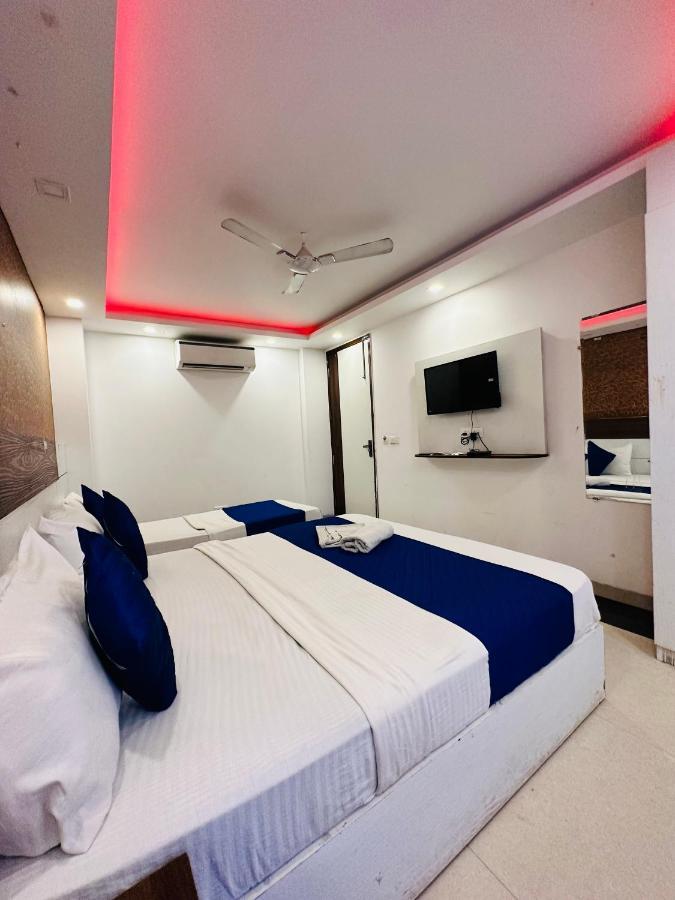 Palm Majestic At Airport Hotel Nueva Delhi Exterior foto